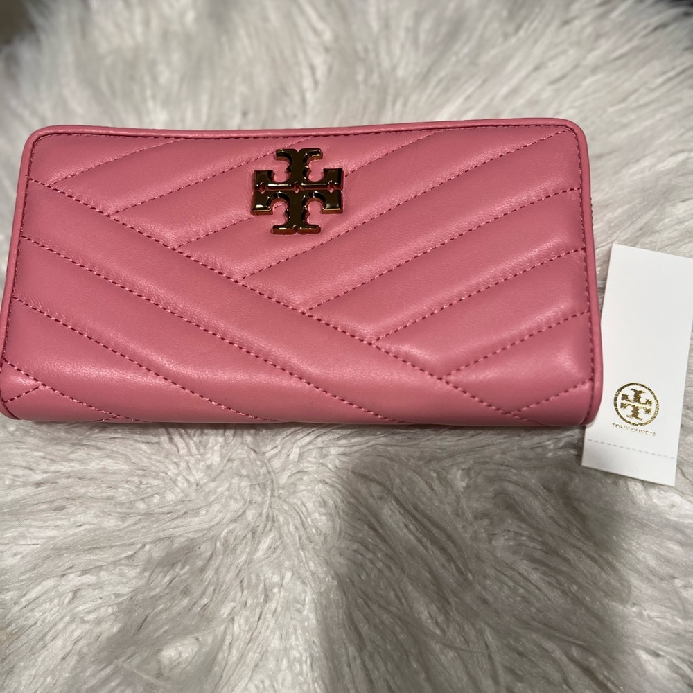 ✨SOLD✨ Tory Burch Kira Chevron zip continental wallet - Picture 11 of 13